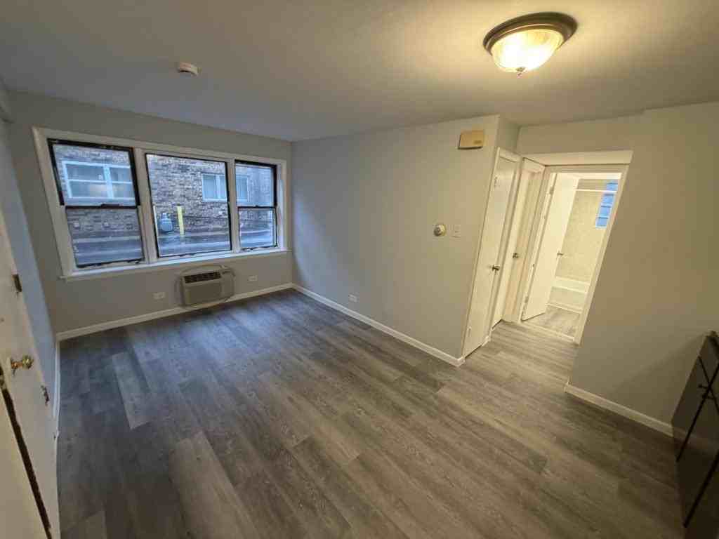 1371 River Dr Apt 4 - Photo 4 of 22