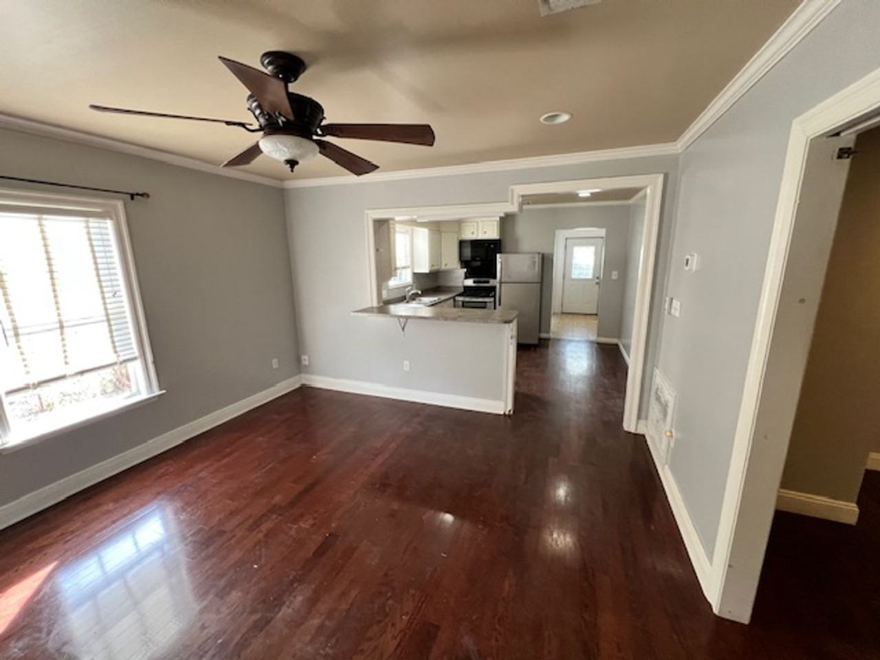 604 Morgan Ave - Photo 3 of 22