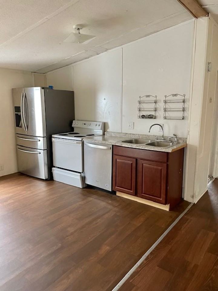 640 Lee Road 424 - Photo 4 of 15