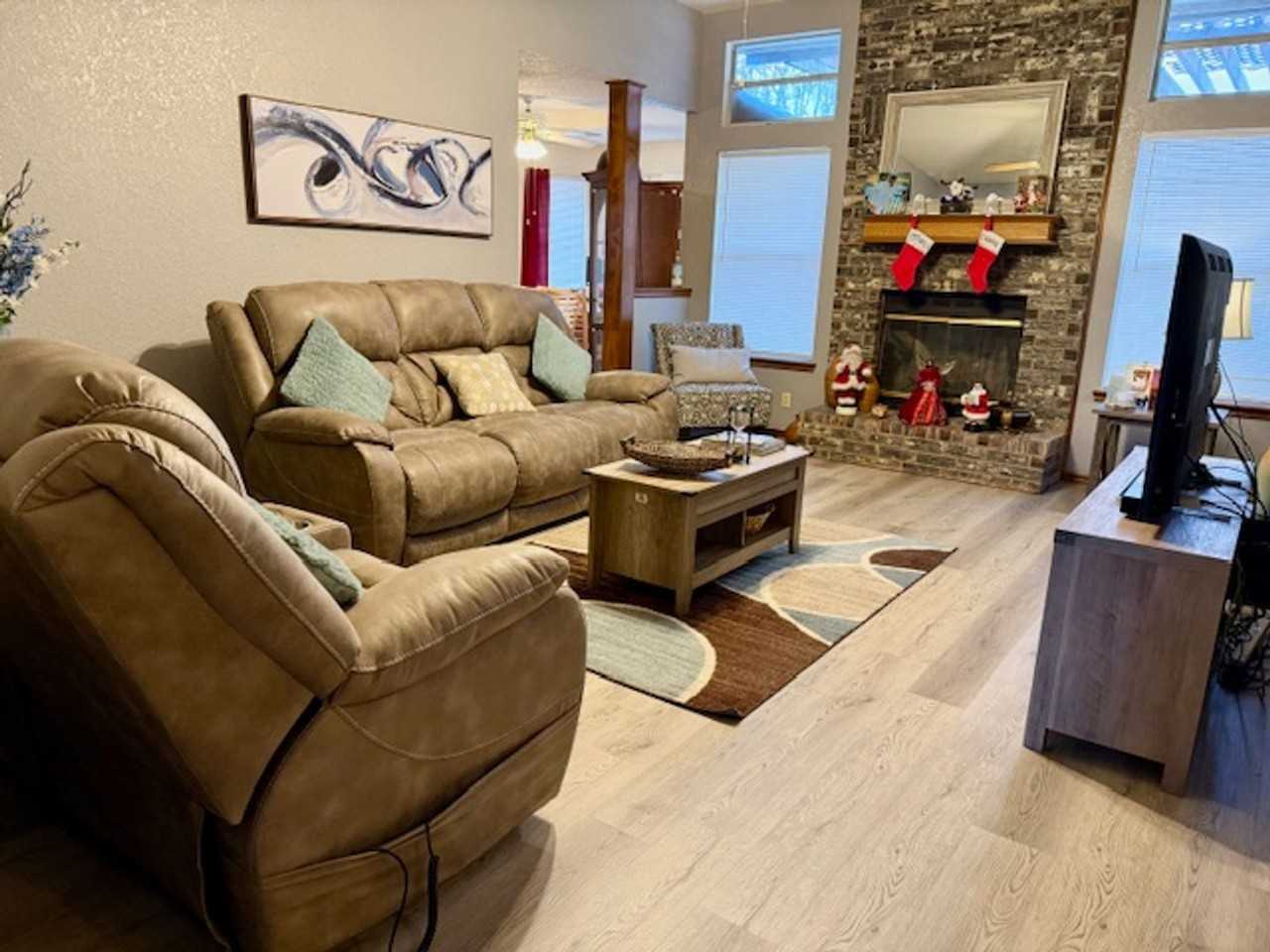 2921 Rockingham Dr - Photo 2 of 2