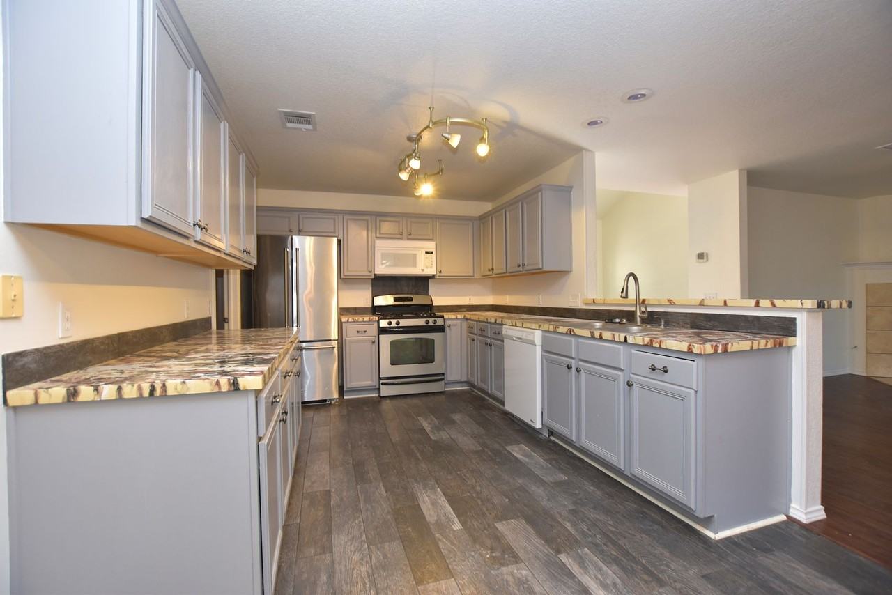 16714 Sabertooth Dr - Photo 2 of 16