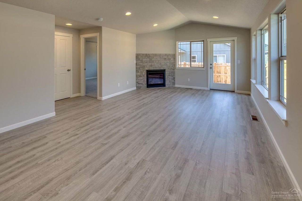 3076 Nw Cedar Ave - Photo 6 of 18