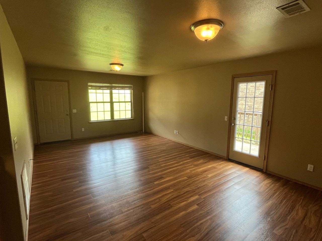 808 W 13th St - Photo 3 of 17