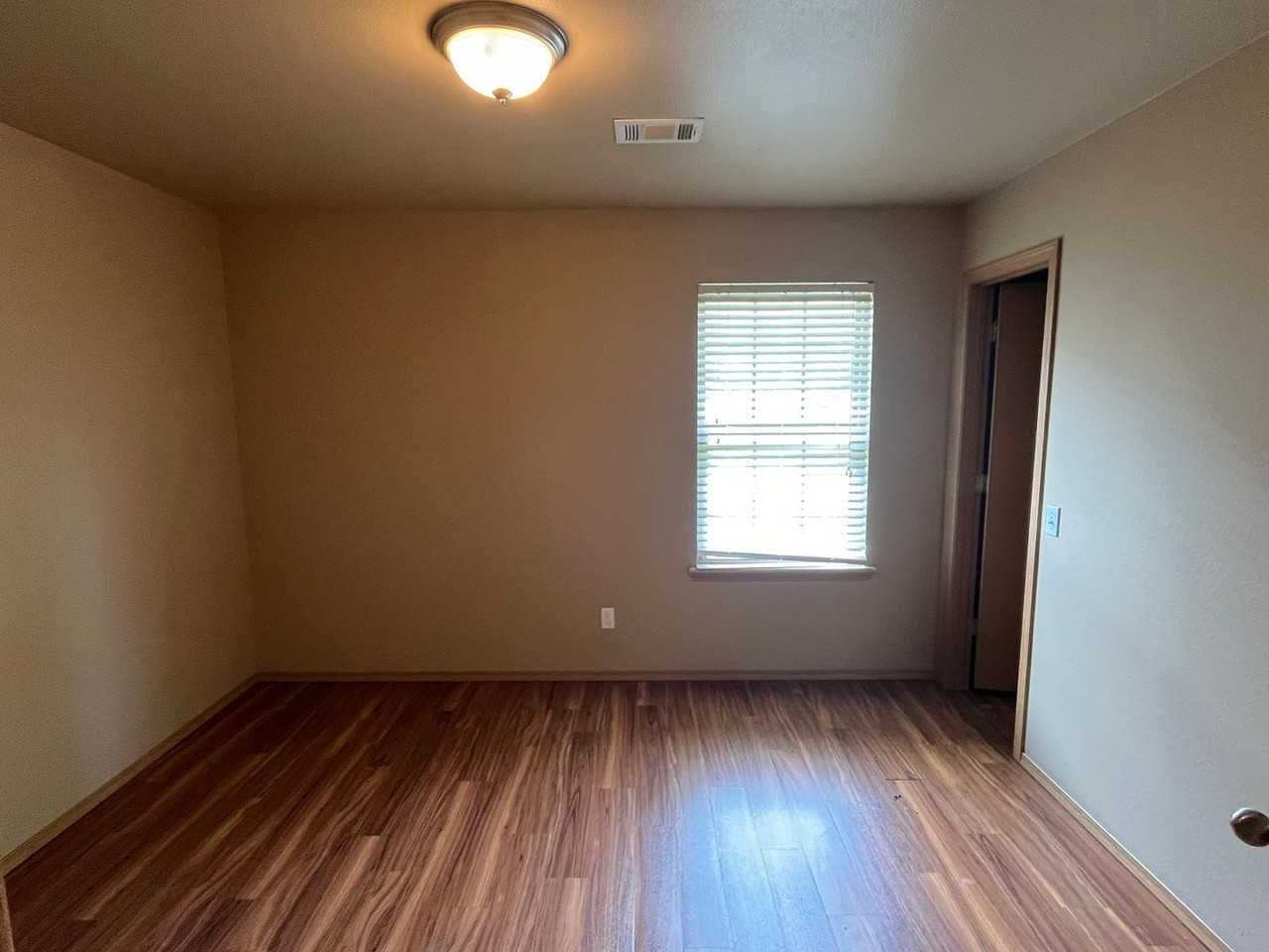 808 W 13th St - Photo 7 of 17