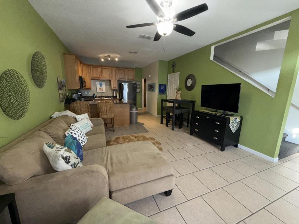 1131 Century Oaks Dr - Photo 4 of 33