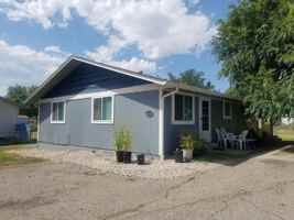 featured image of 1211 Redwood Dr