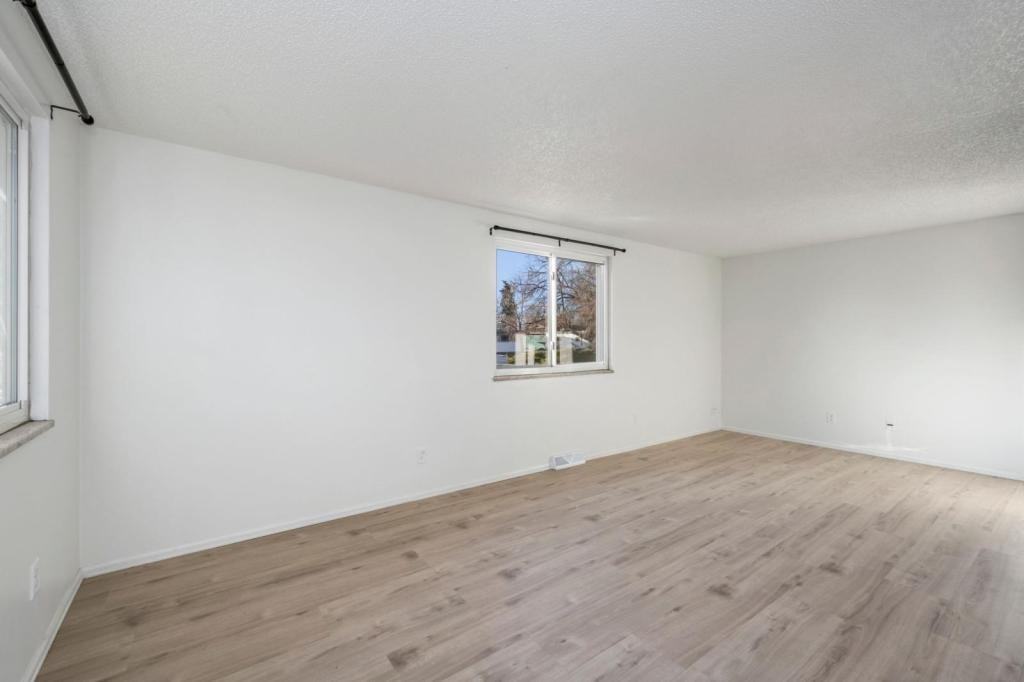 1211 Redwood Dr - Photo 4 of 15