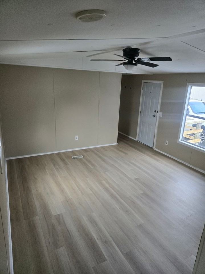 725 Williamsburg Dr - Photo 5 of 12