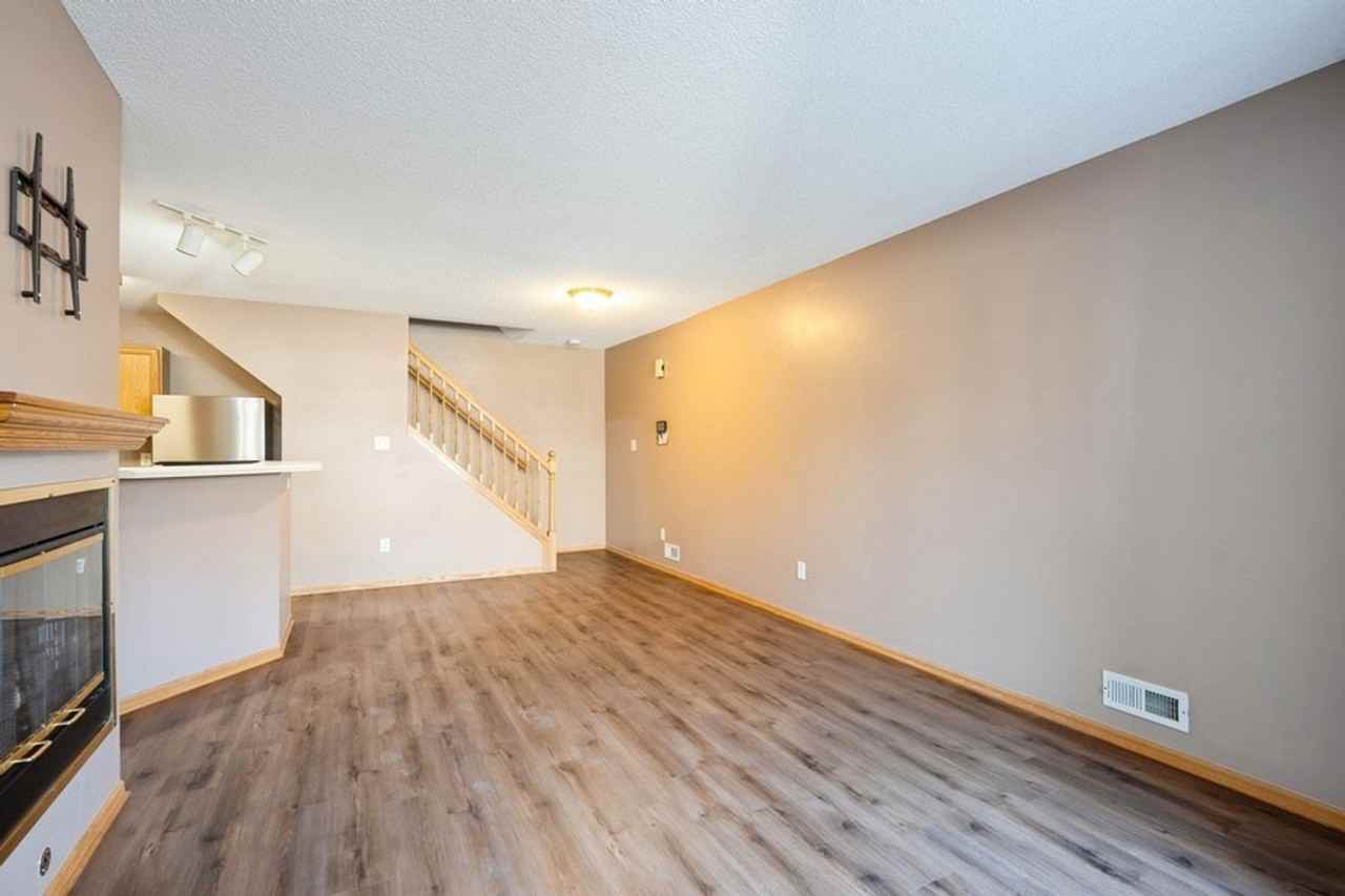 1321 Se Delaware Ave #8 - Photo 3 of 11