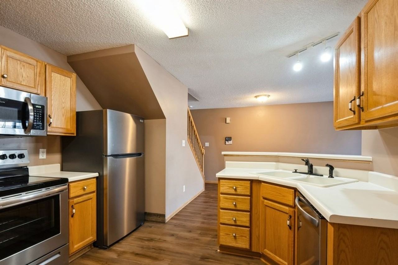 1321 Se Delaware Ave #8 - Photo 5 of 11