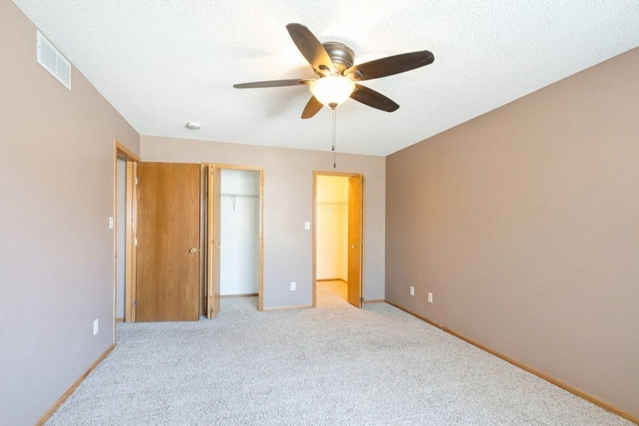 1321 Se Delaware Ave #8 - Photo 7 of 11