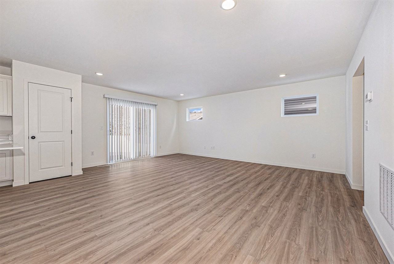 932 Western Ave - Photo 7 of 23