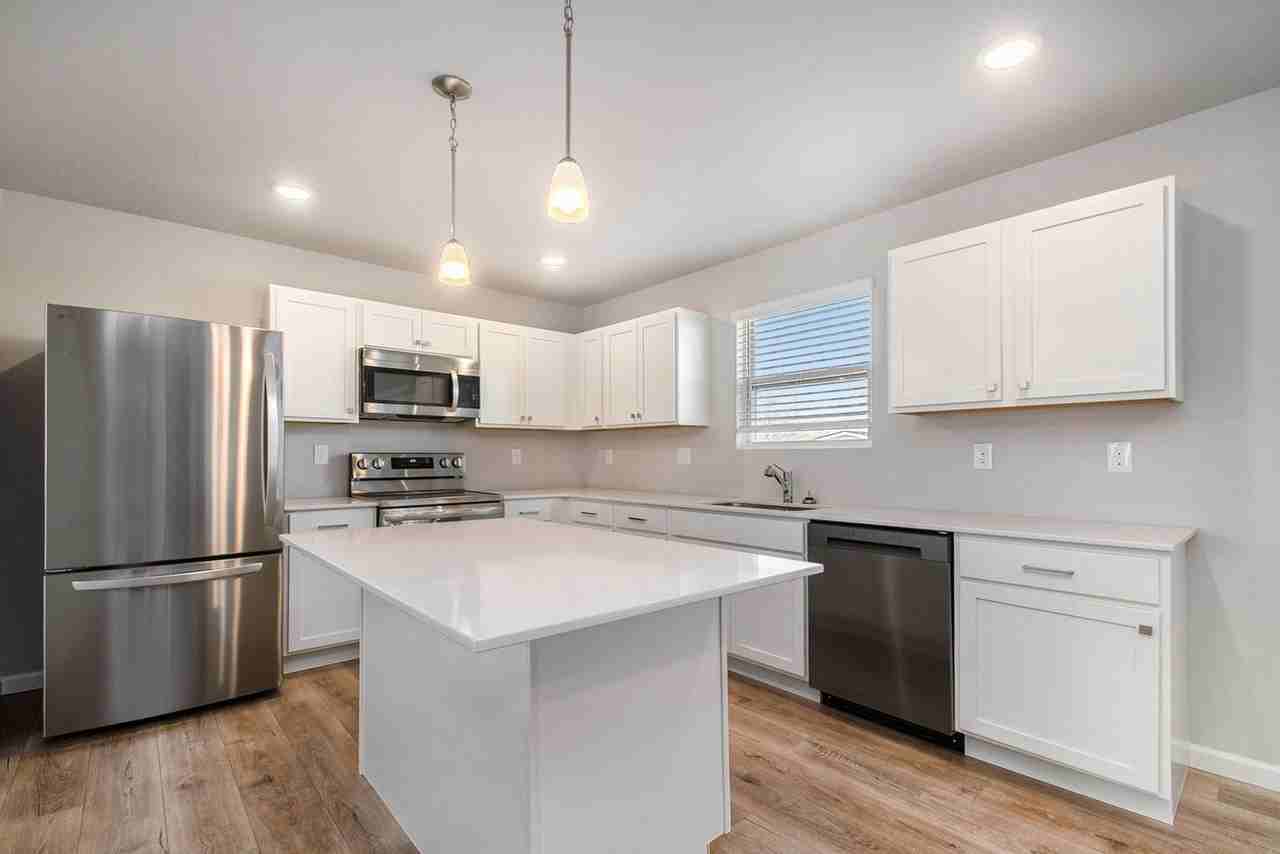 1032 Western Ave - Photo 2 of 23