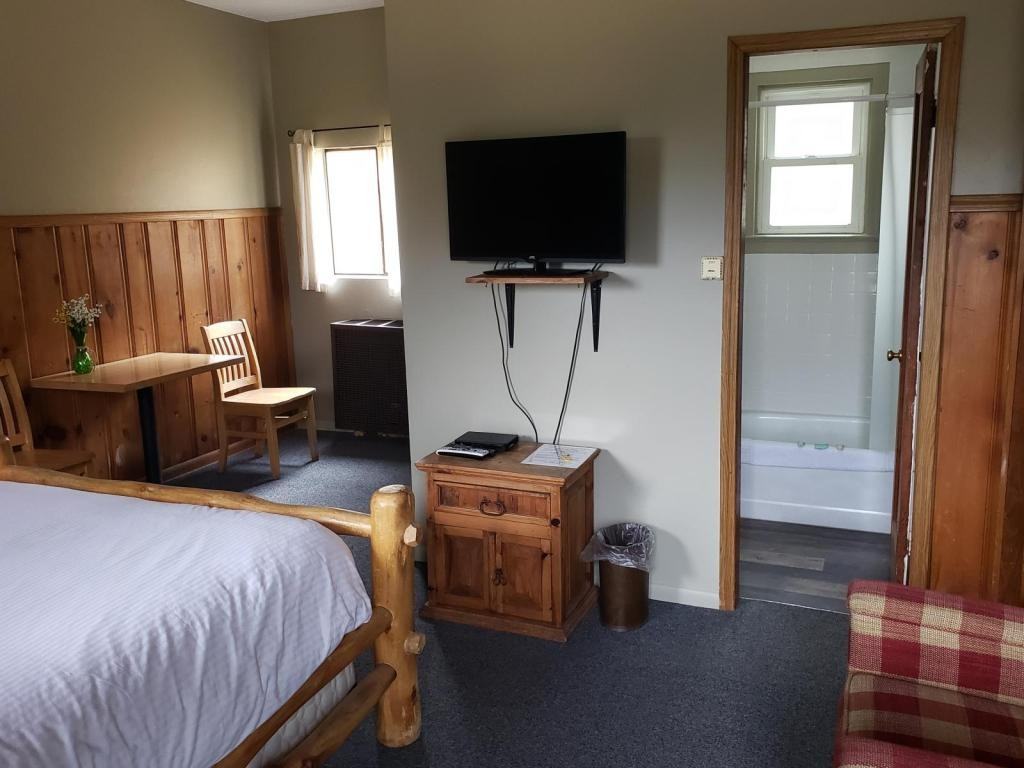 23942 Peak To Peak Hwy - Photo 5 of 21