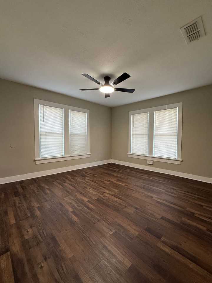 2407 Hayes St - Photo 2 of 7