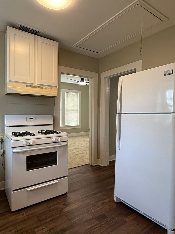 2407 Hayes St - Photo 4 of 7