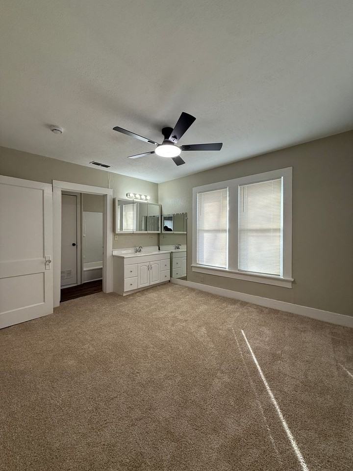 2407 Hayes St - Photo 5 of 7