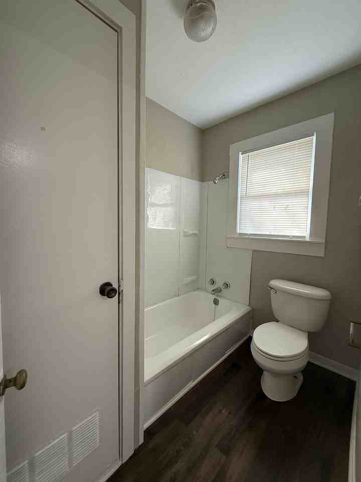 2407 Hayes St - Photo 6 of 7