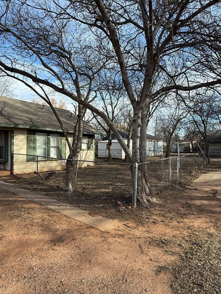 2407 Hayes St - Photo 7 of 7