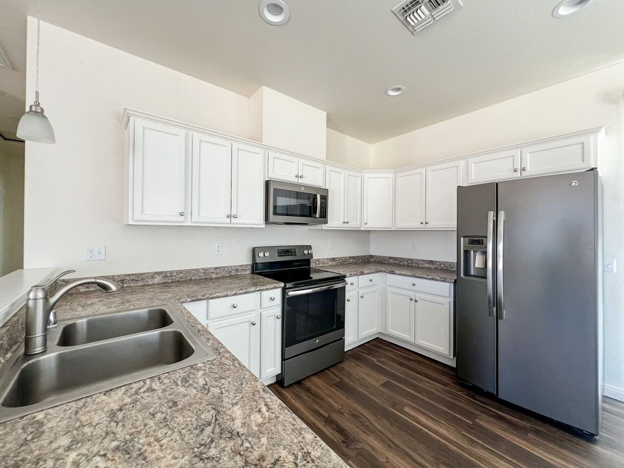 6669 Sherman Hoyt Ave - Photo 7 of 31