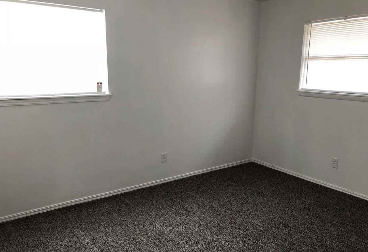 4009 S Locust Dr - Photo 7 of 10