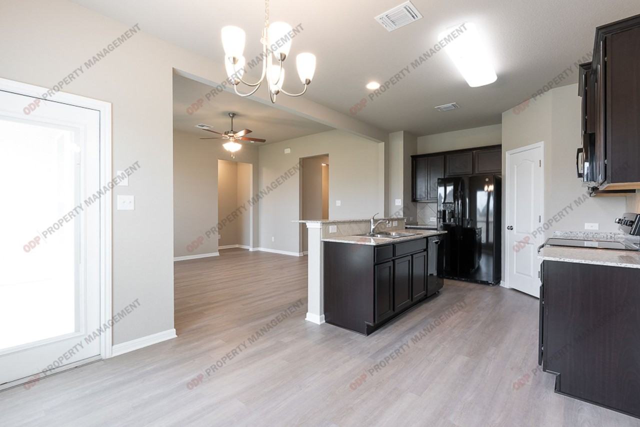 7213 Lee Hall Loop - Photo 2 of 18