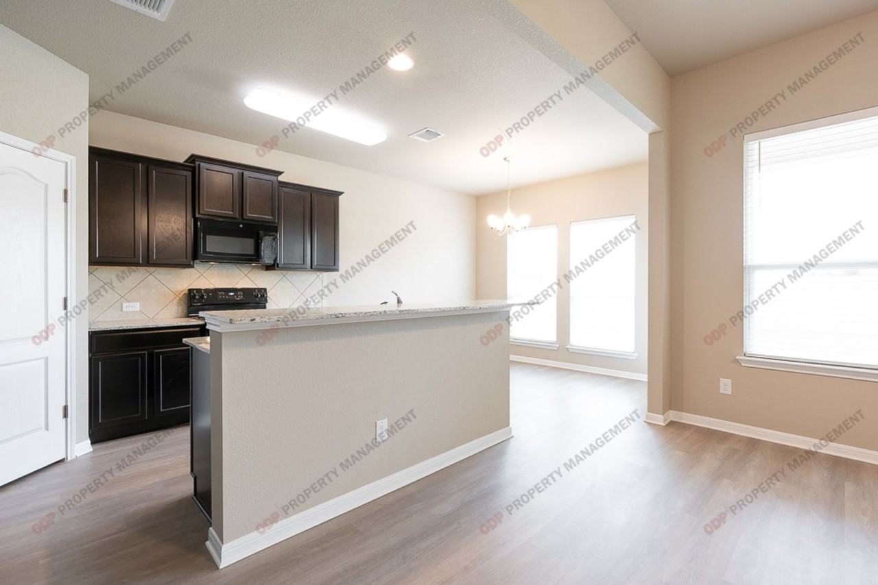 7213 Lee Hall Loop - Photo 3 of 18