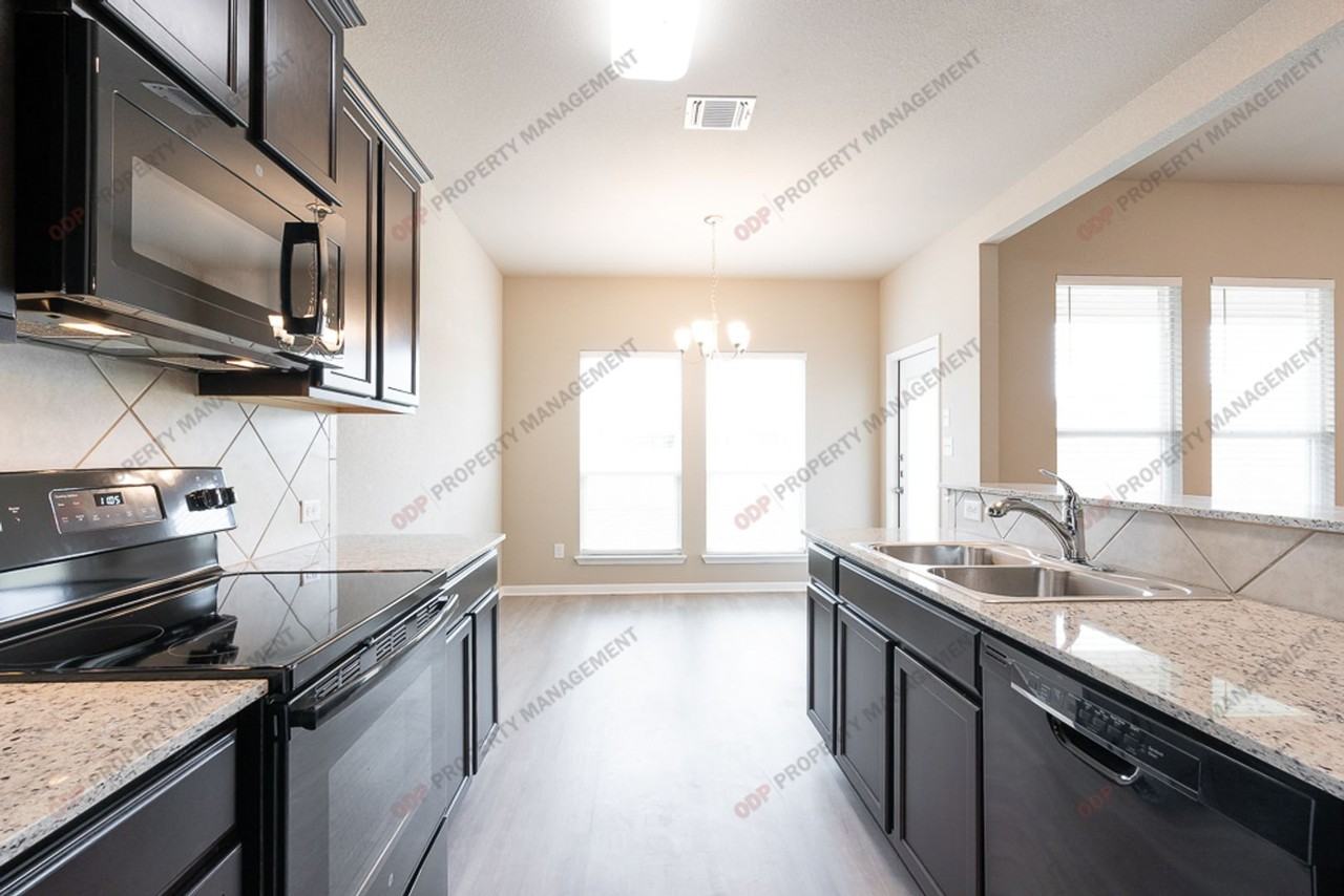 7213 Lee Hall Loop - Photo 4 of 18