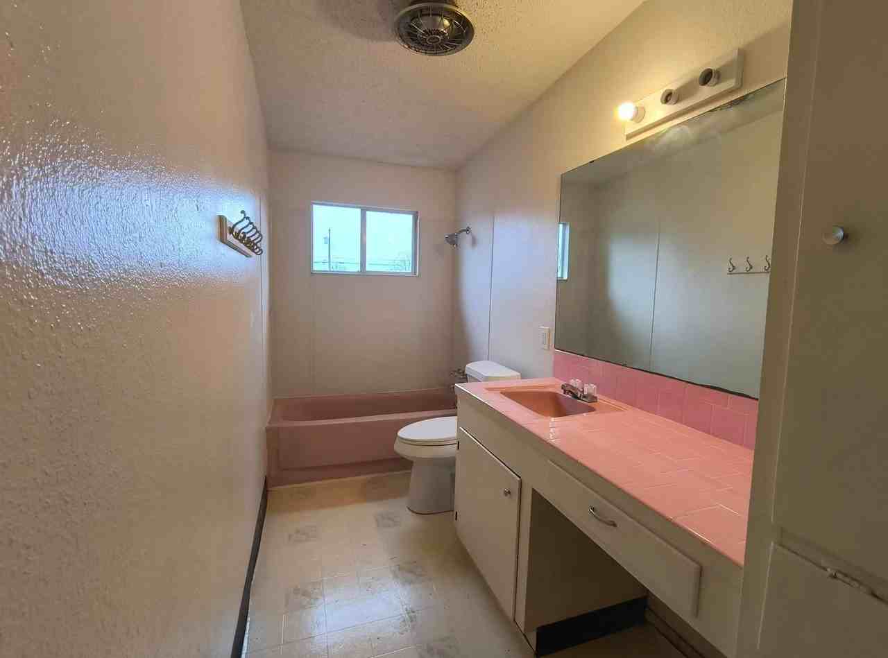 2402 Greenwood St - Photo 7 of 14