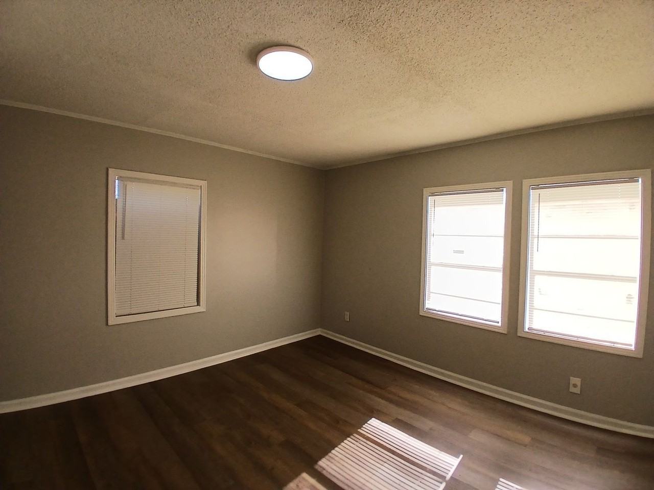 90 E Trigg Ave - Photo 6 of 8