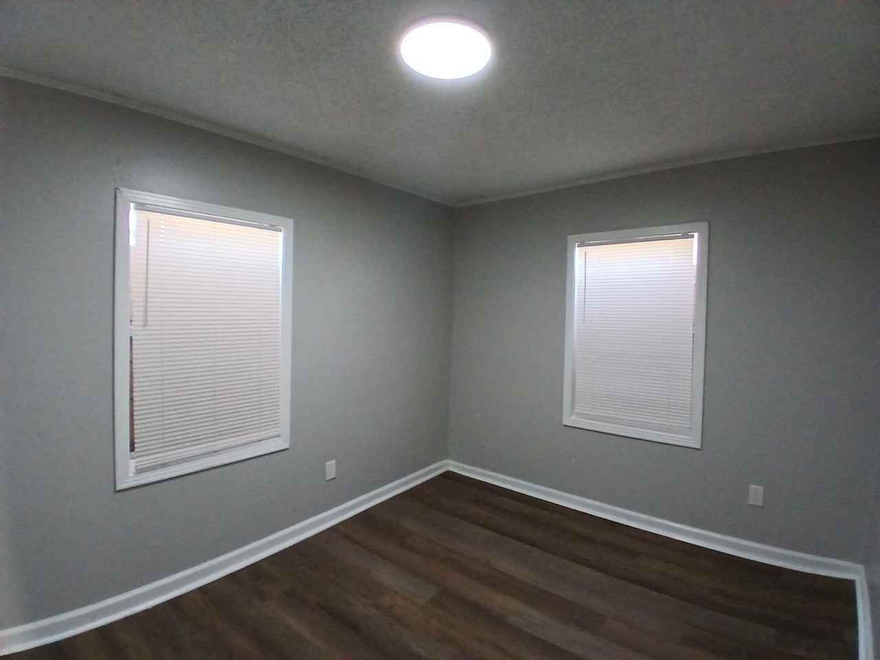 90 E Trigg Ave - Photo 7 of 8