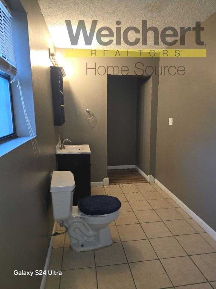 606 Linda Ln - Photo 3 of 10