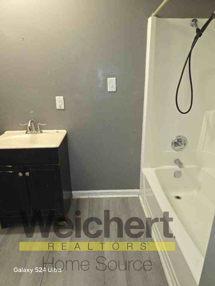 606 Linda Ln - Photo 7 of 10