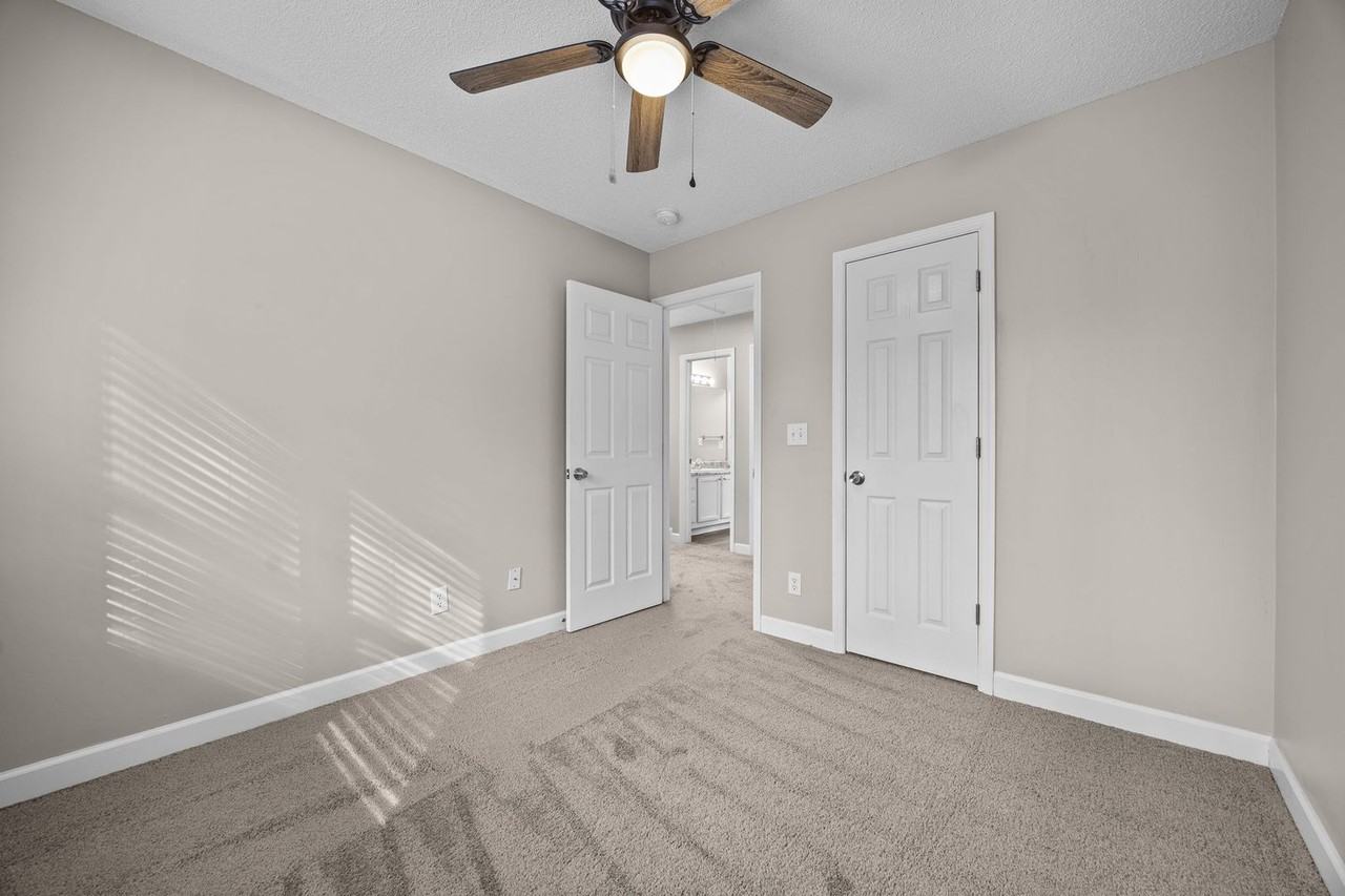 107 Laura Ln - Photo 6 of 34