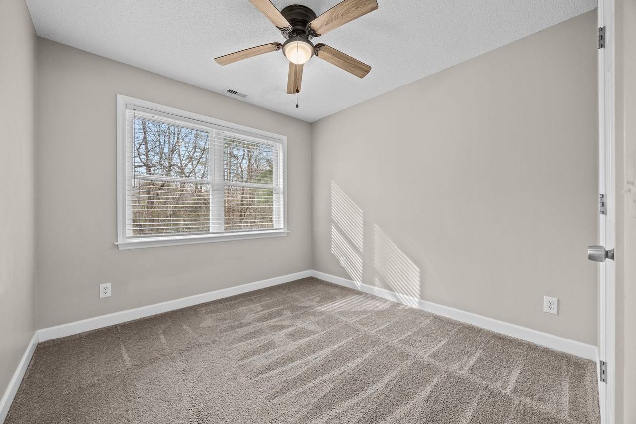 107 Laura Ln - Photo 7 of 34