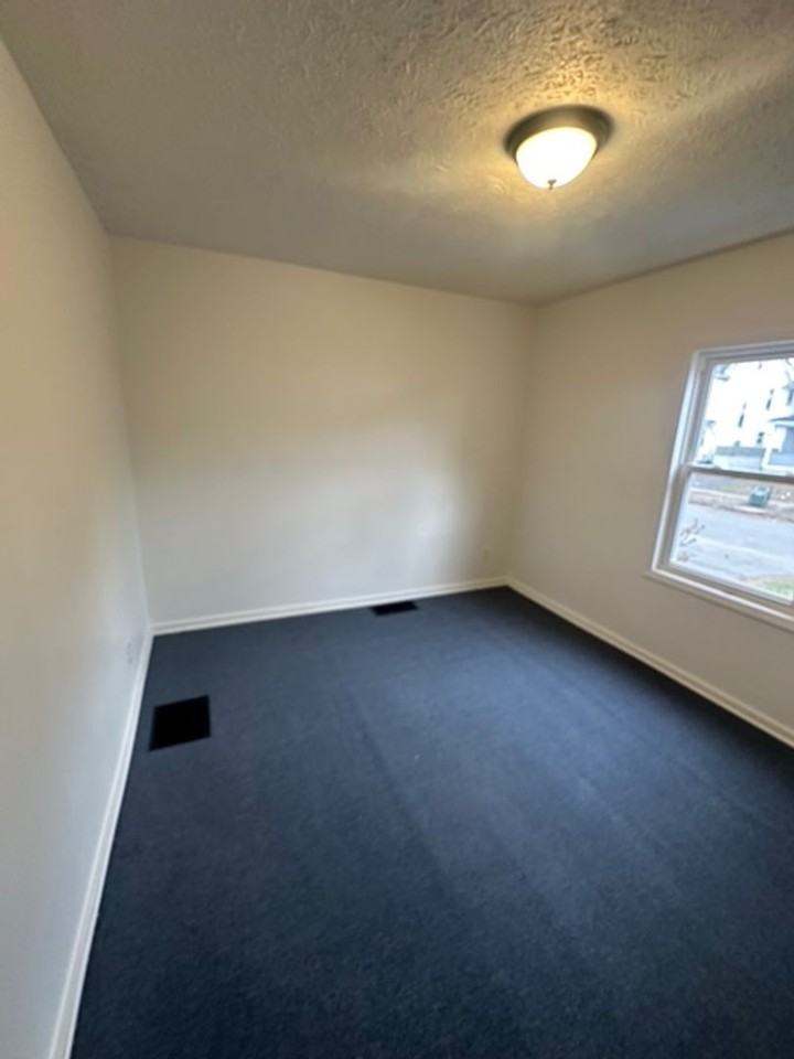 208 Bartlett St - Photo 2 of 21