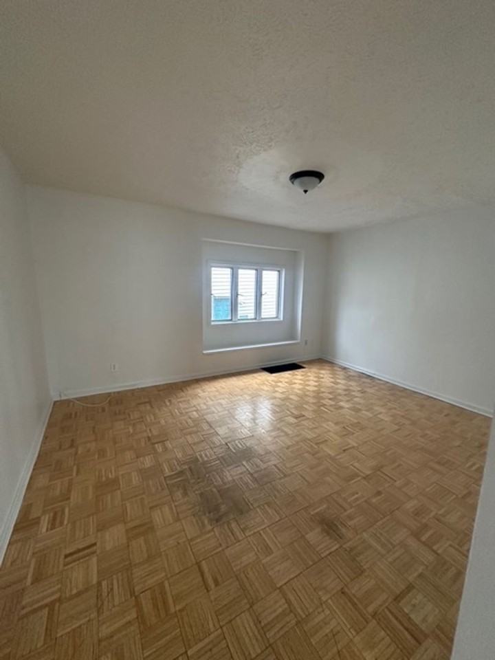 208 Bartlett St - Photo 4 of 21