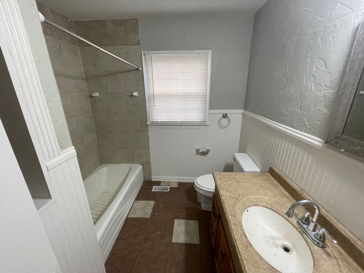 4118 Potomac Ave - Photo 4 of 17