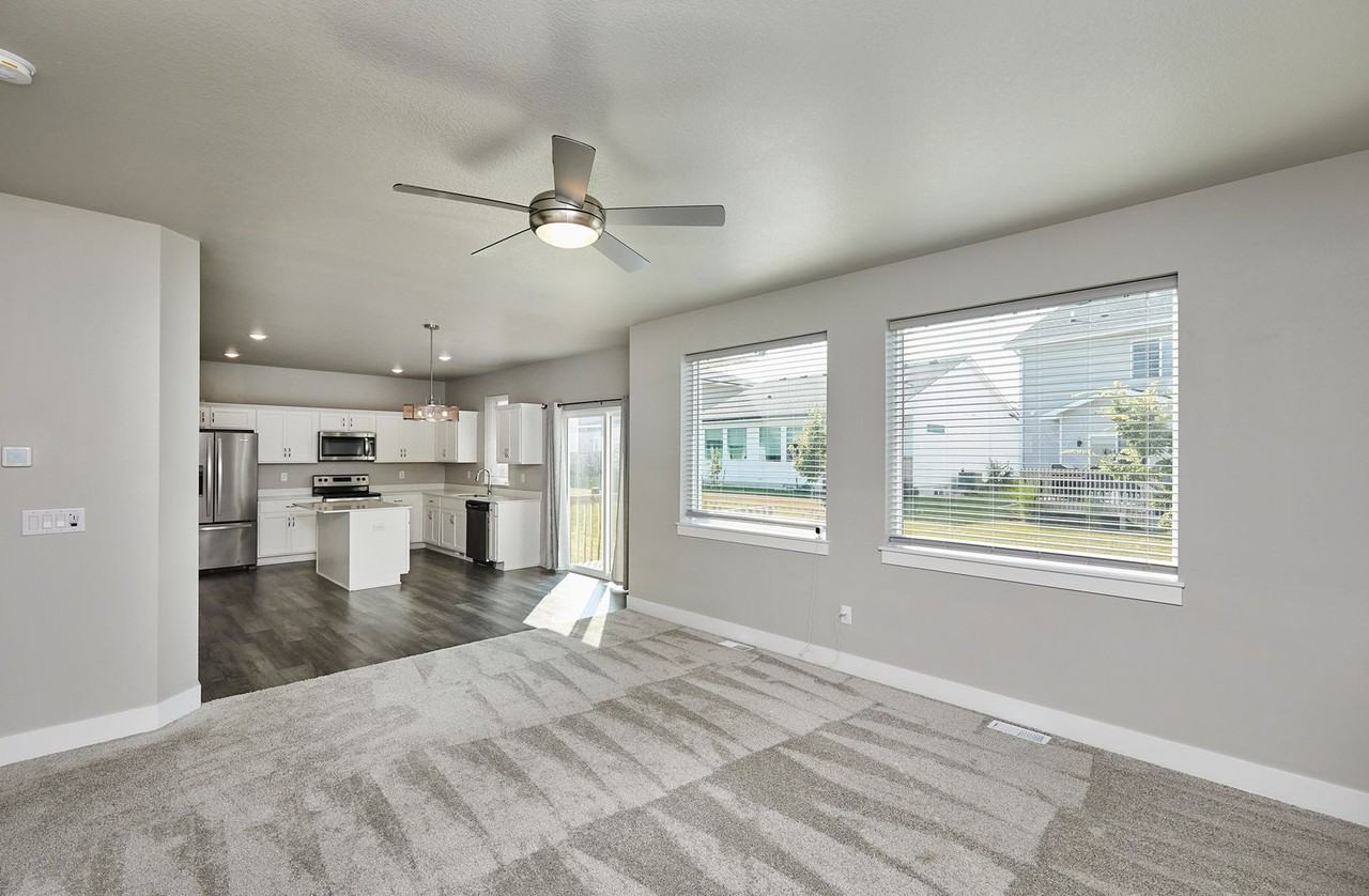 670 Se Drumlin Dr - Photo 3 of 20