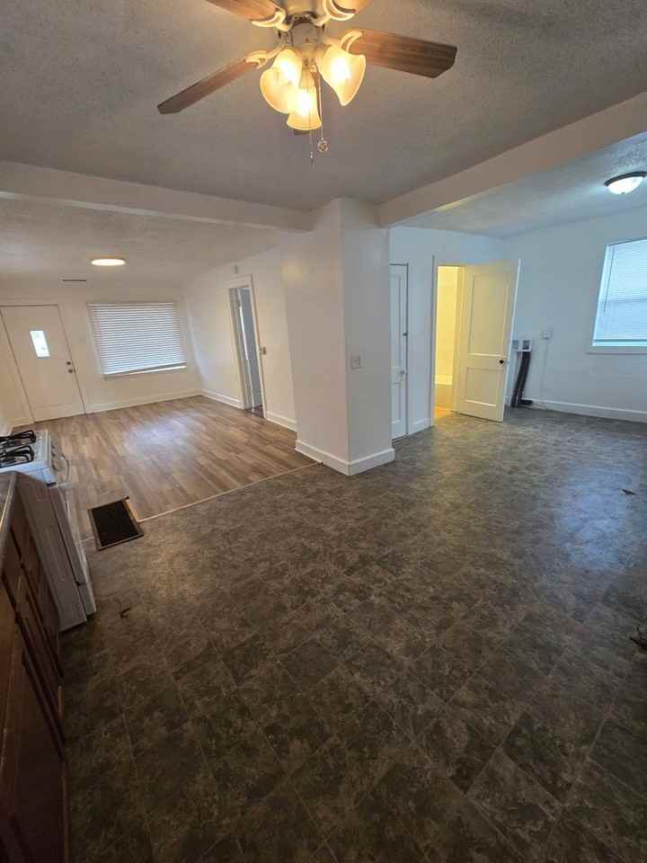 1129 W 27th St - Photo 2 of 7