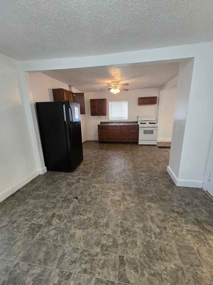 1129 W 27th St - Photo 6 of 7