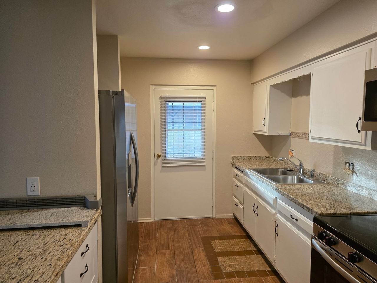 2049 Panorama Dr - Photo 7 of 12