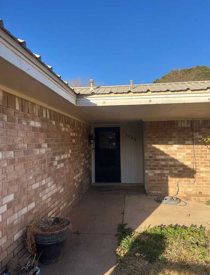 5906 13th St - Photo 3 of 10