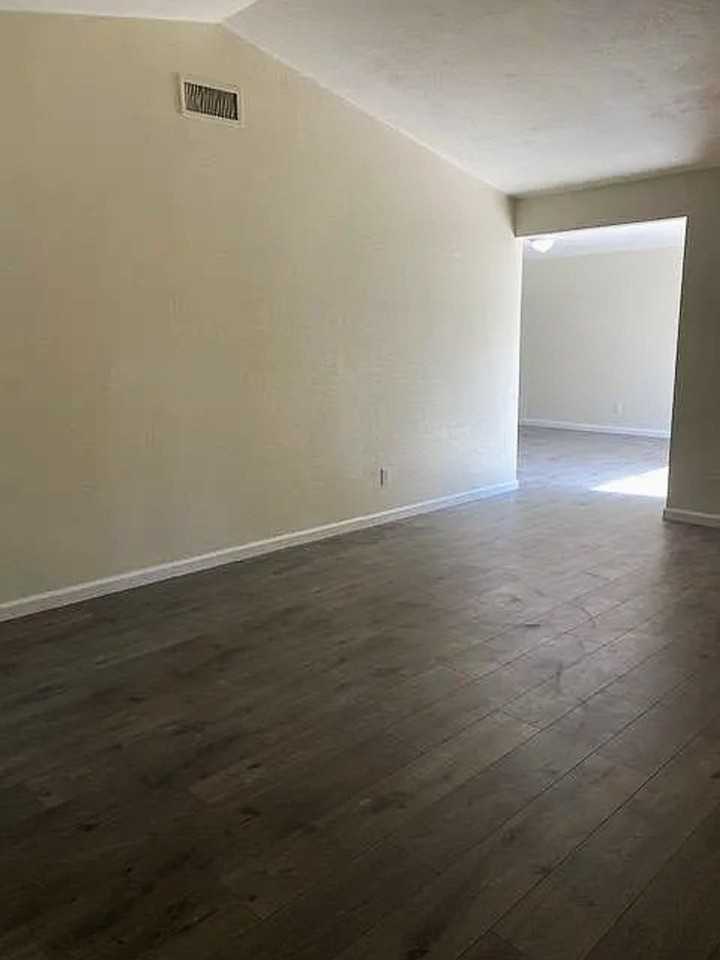 4904 Summerwood - Photo 2 of 7