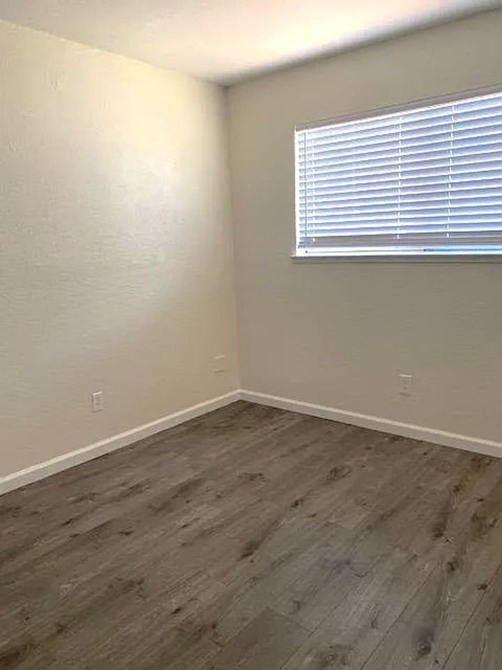 4904 Summerwood - Photo 4 of 7