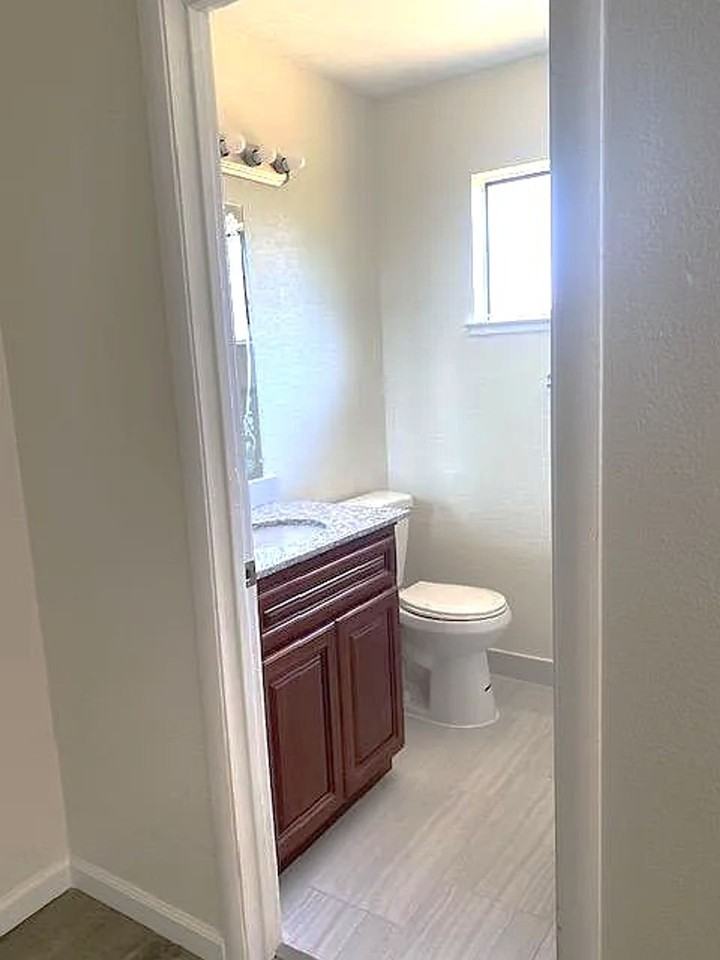 4904 Summerwood - Photo 5 of 7