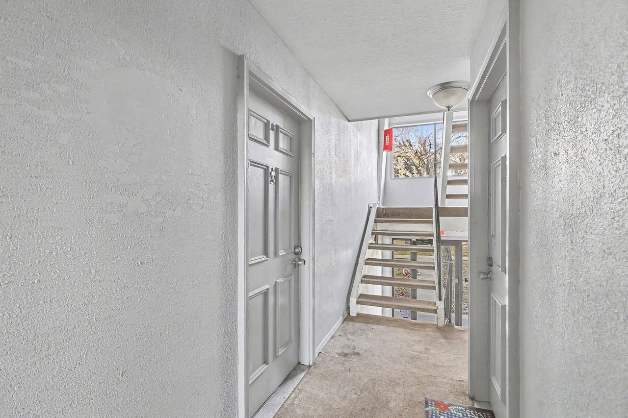 Stoneybrook Apartments - Photo 3 of 33