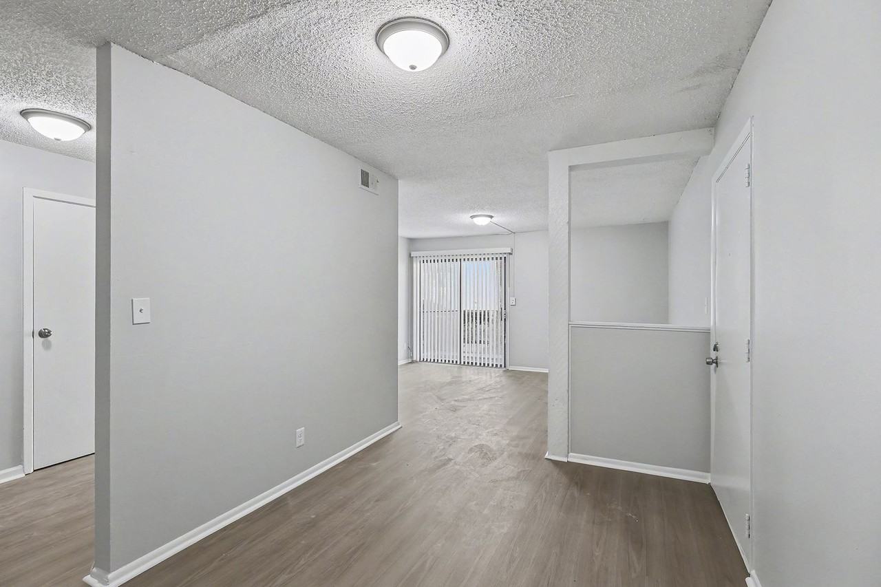 Stoneybrook Apartments - Photo 5 of 33