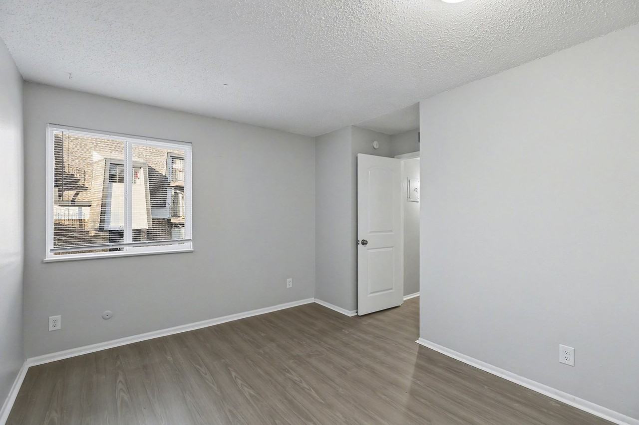 Stoneybrook Apartments - Photo 6 of 33