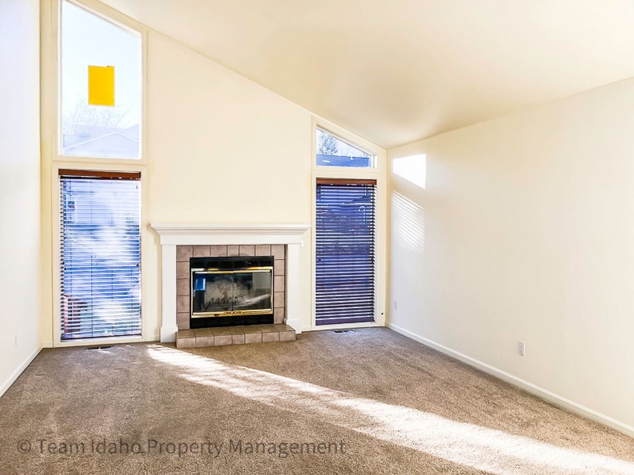 2214 Henry Ct - Photo 5 of 21